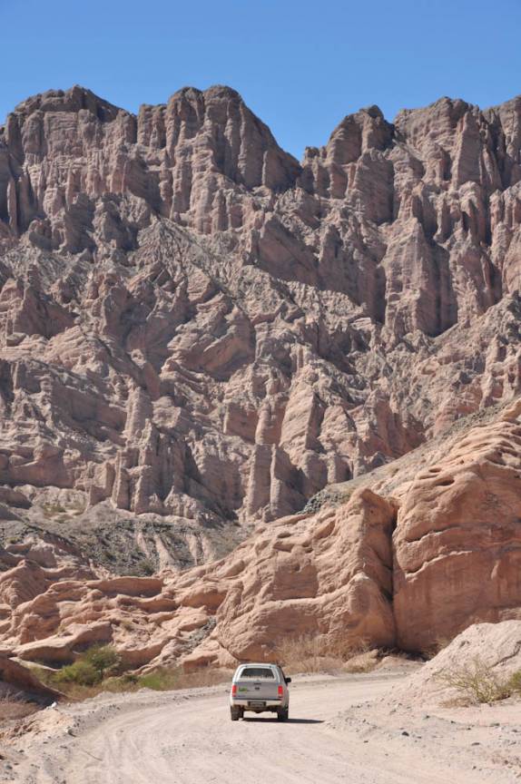 Atravessando o Vale das Flechas, entre Molinos e Cafayate, na Argentina